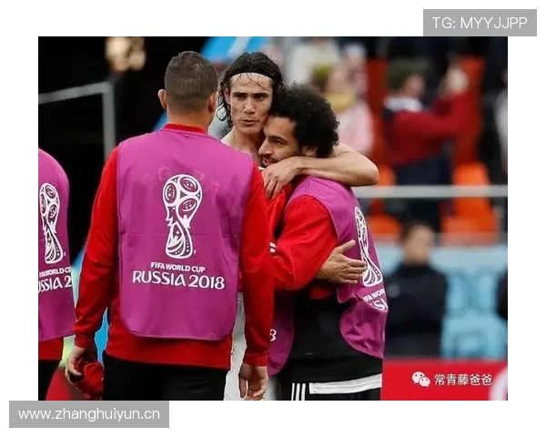 卡瓦尼这生活简直离谱，场上铁血总统下场秒变奶爸爱扮嫩