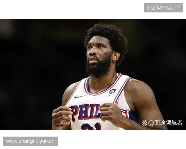 恩比德居然带狗狗进训练馆了？这待遇也太宠上天了吧！